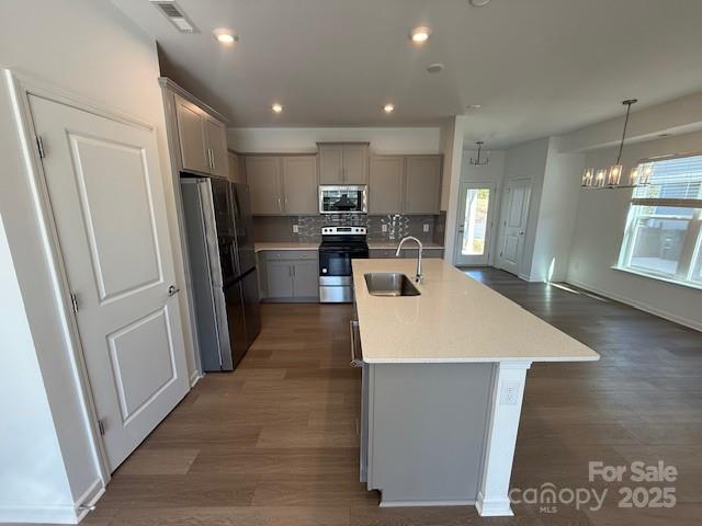 16401 Leading Street