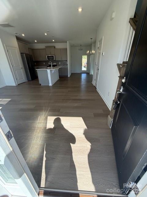 16401 Leading Street