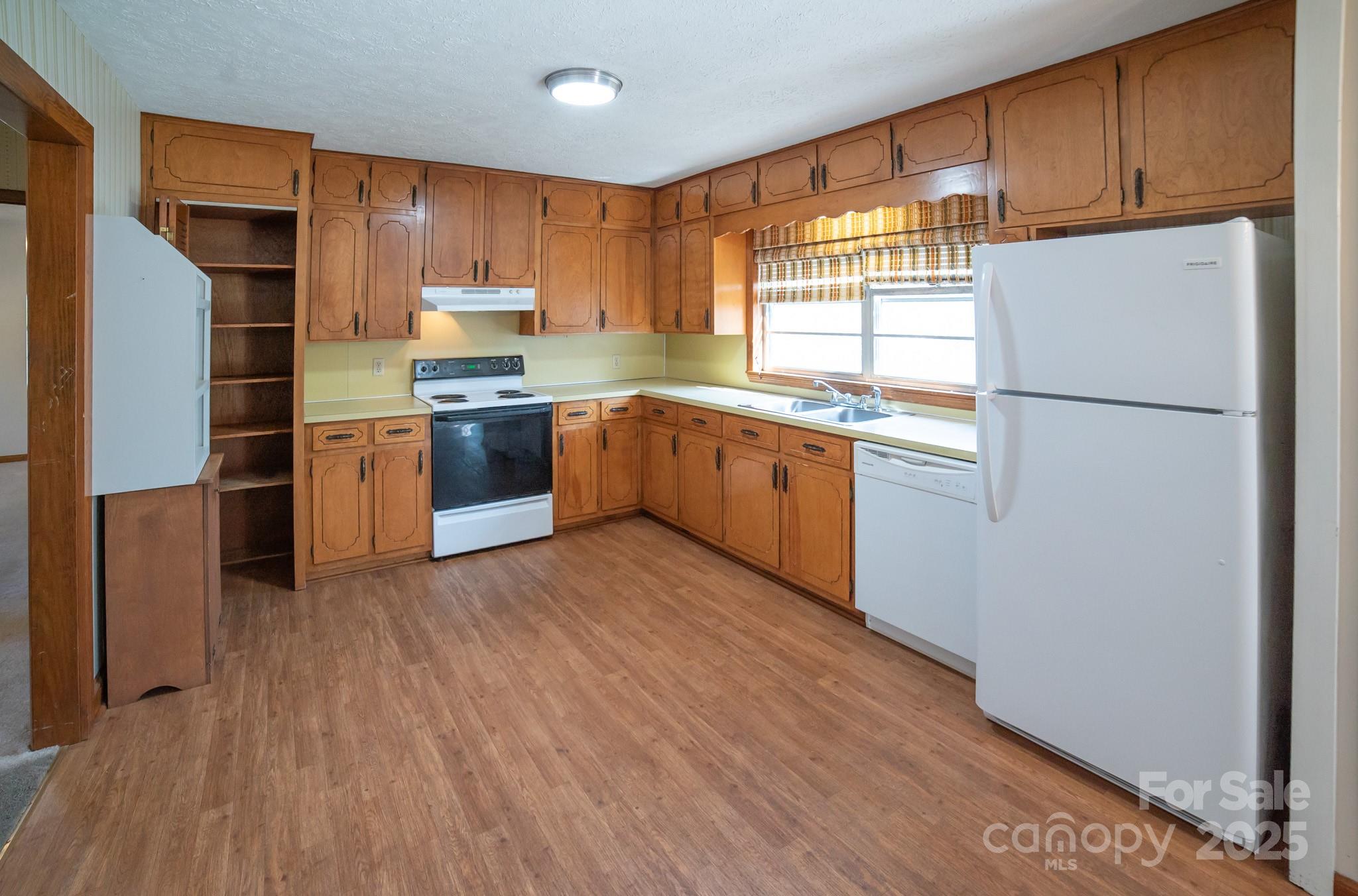 Morganton, North Carolina 28655, United States, 2 Bedrooms Bedrooms, ,1 BathroomBathrooms,Residential,Active,99319