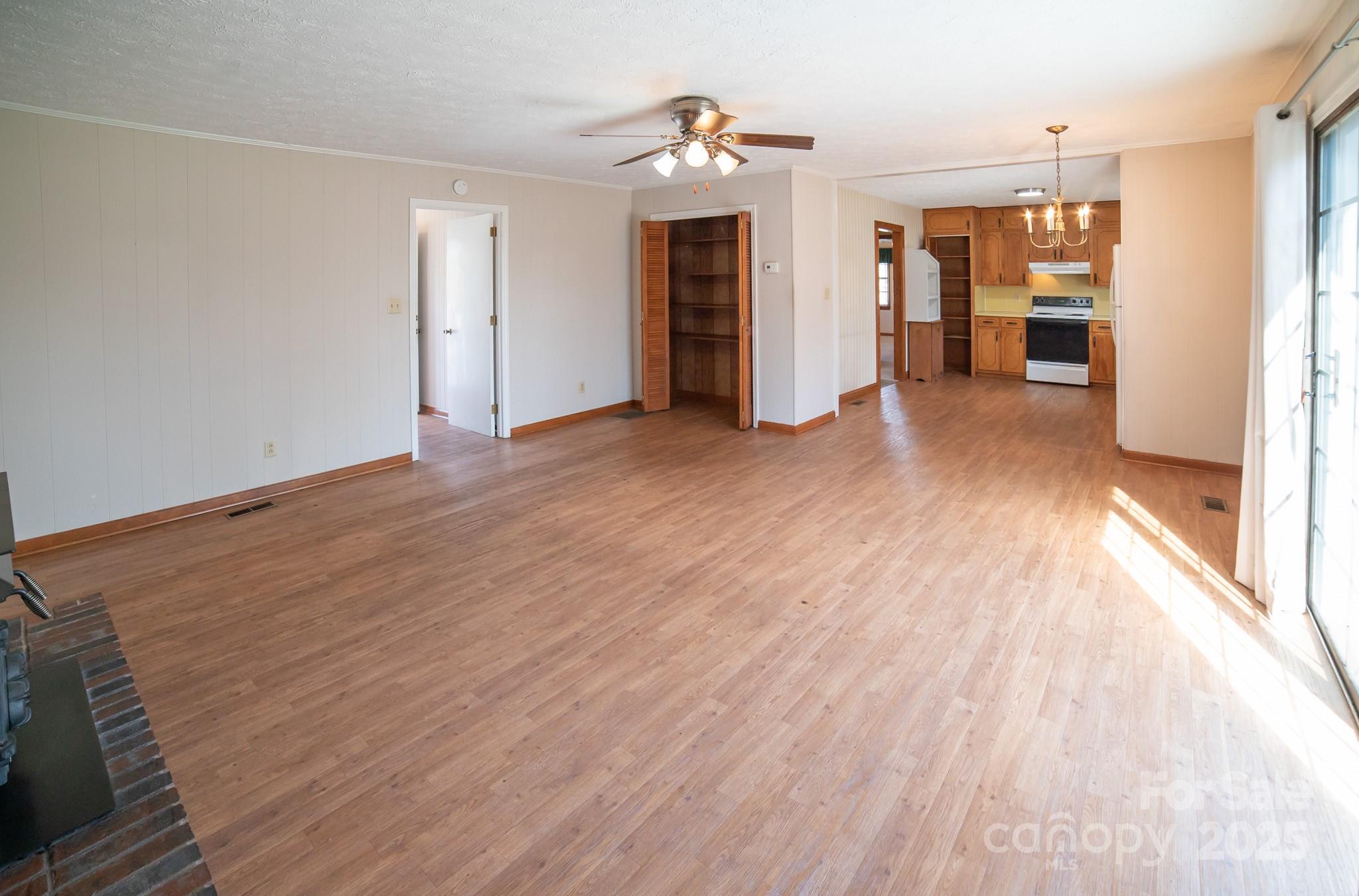 Morganton, North Carolina 28655, United States, 2 Bedrooms Bedrooms, ,1 BathroomBathrooms,Residential,Active,99319