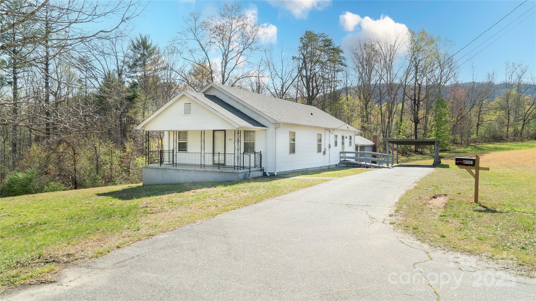 Morganton, North Carolina 28655, United States, 2 Bedrooms Bedrooms, ,1 BathroomBathrooms,Residential,Active,99319