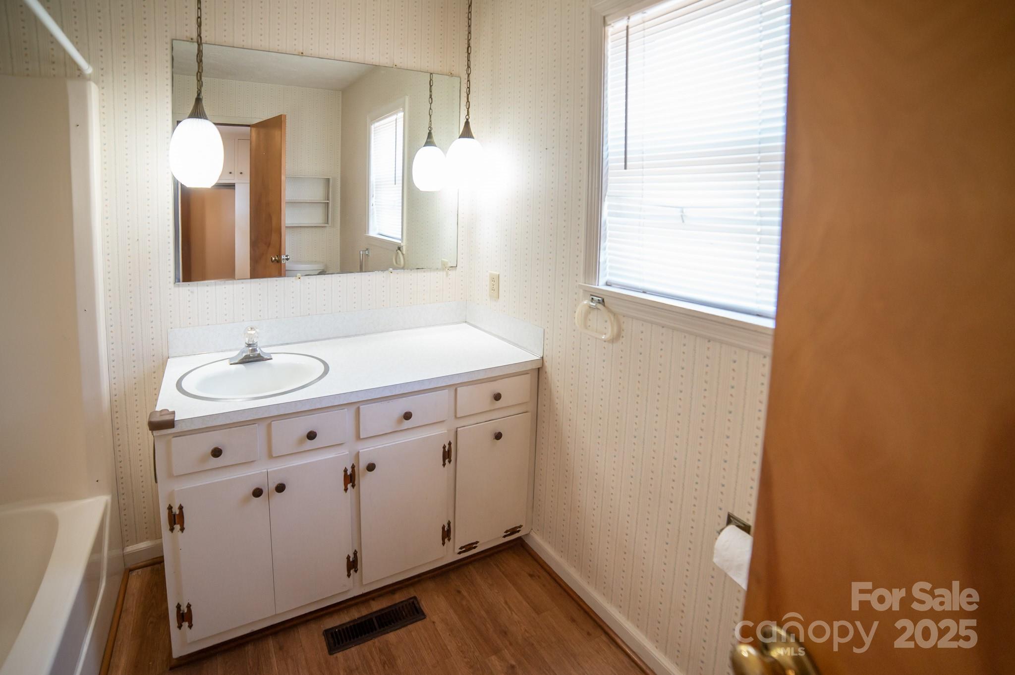 Morganton, North Carolina 28655, United States, 2 Bedrooms Bedrooms, ,1 BathroomBathrooms,Residential,Active,99319