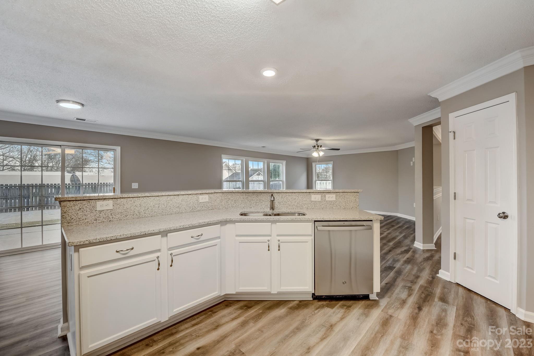 Hamilton Lakes - Residential