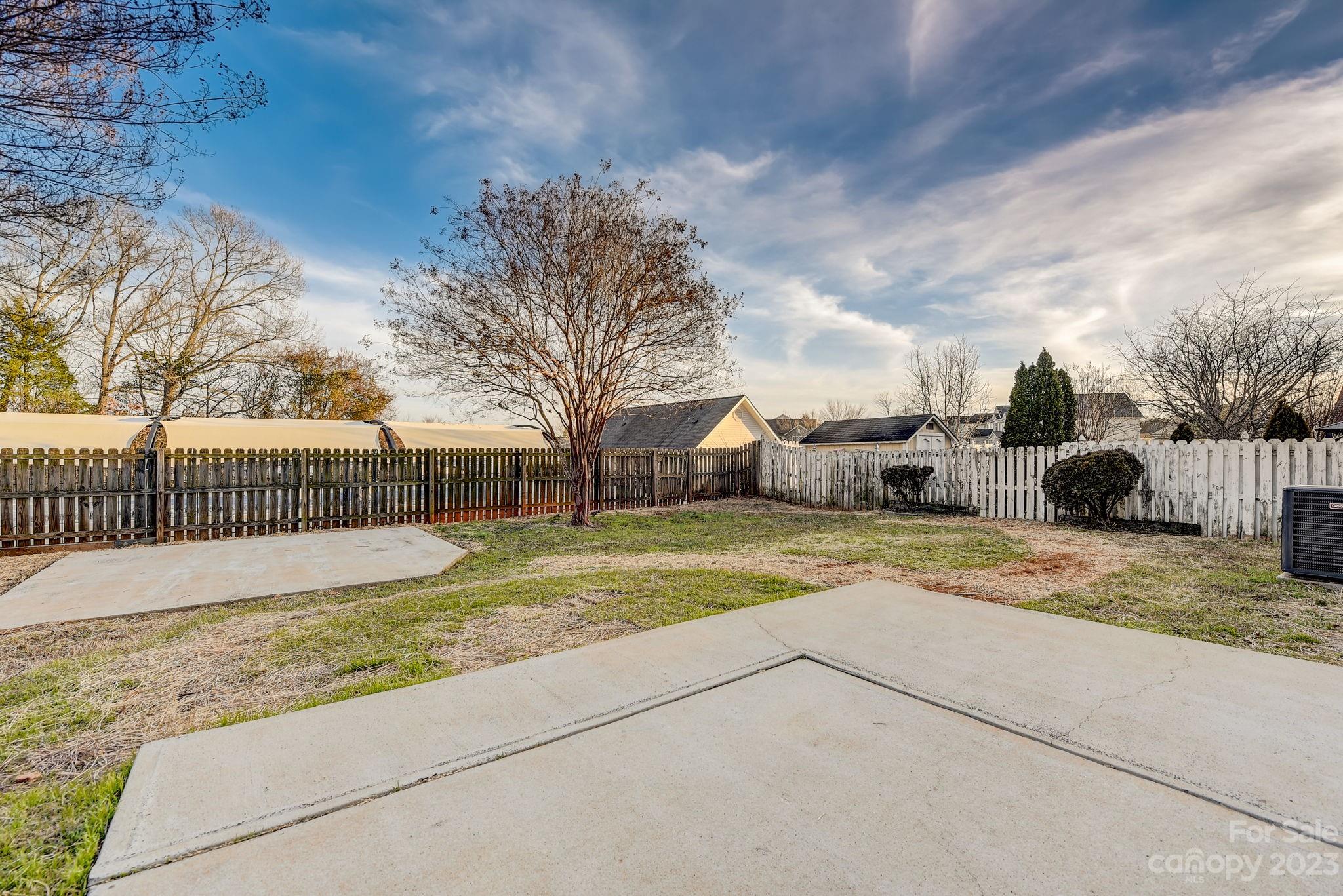 Hamilton Lakes - Residential