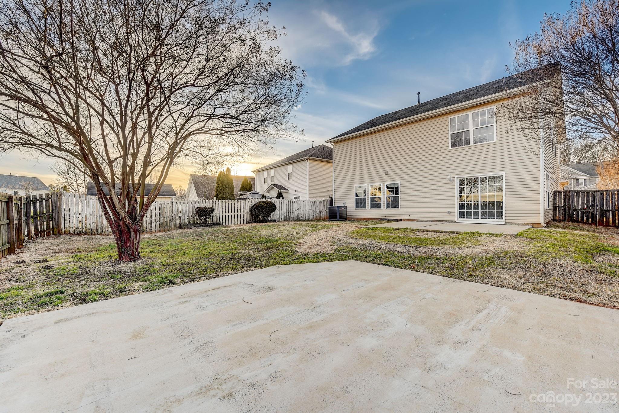 Hamilton Lakes - Residential