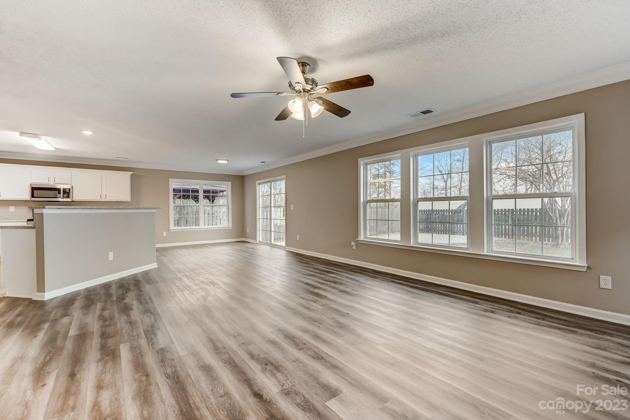 Hamilton Lakes - Residential