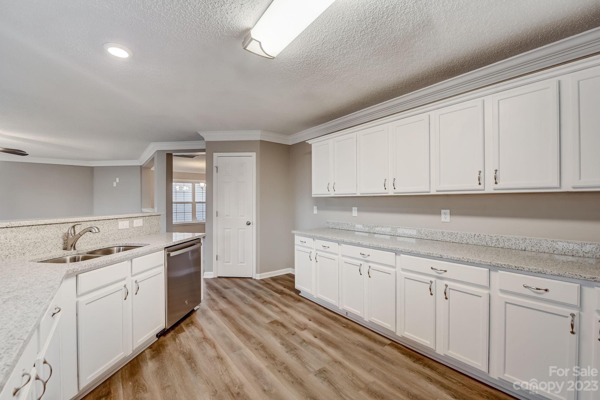 Hamilton Lakes - Residential