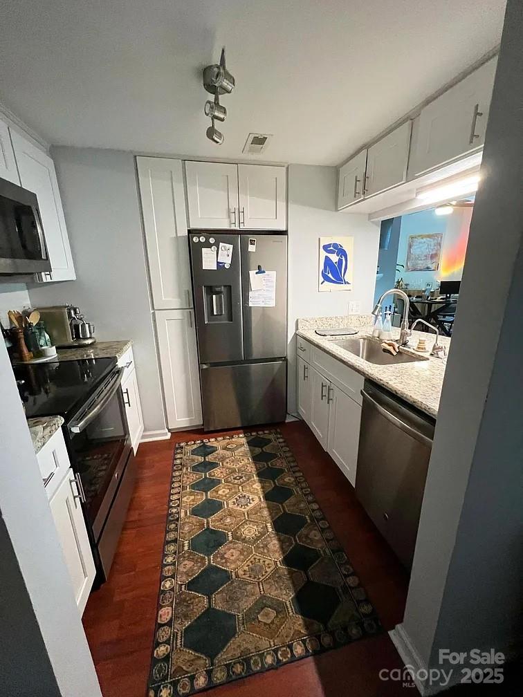 300 S Cedar Street 2
