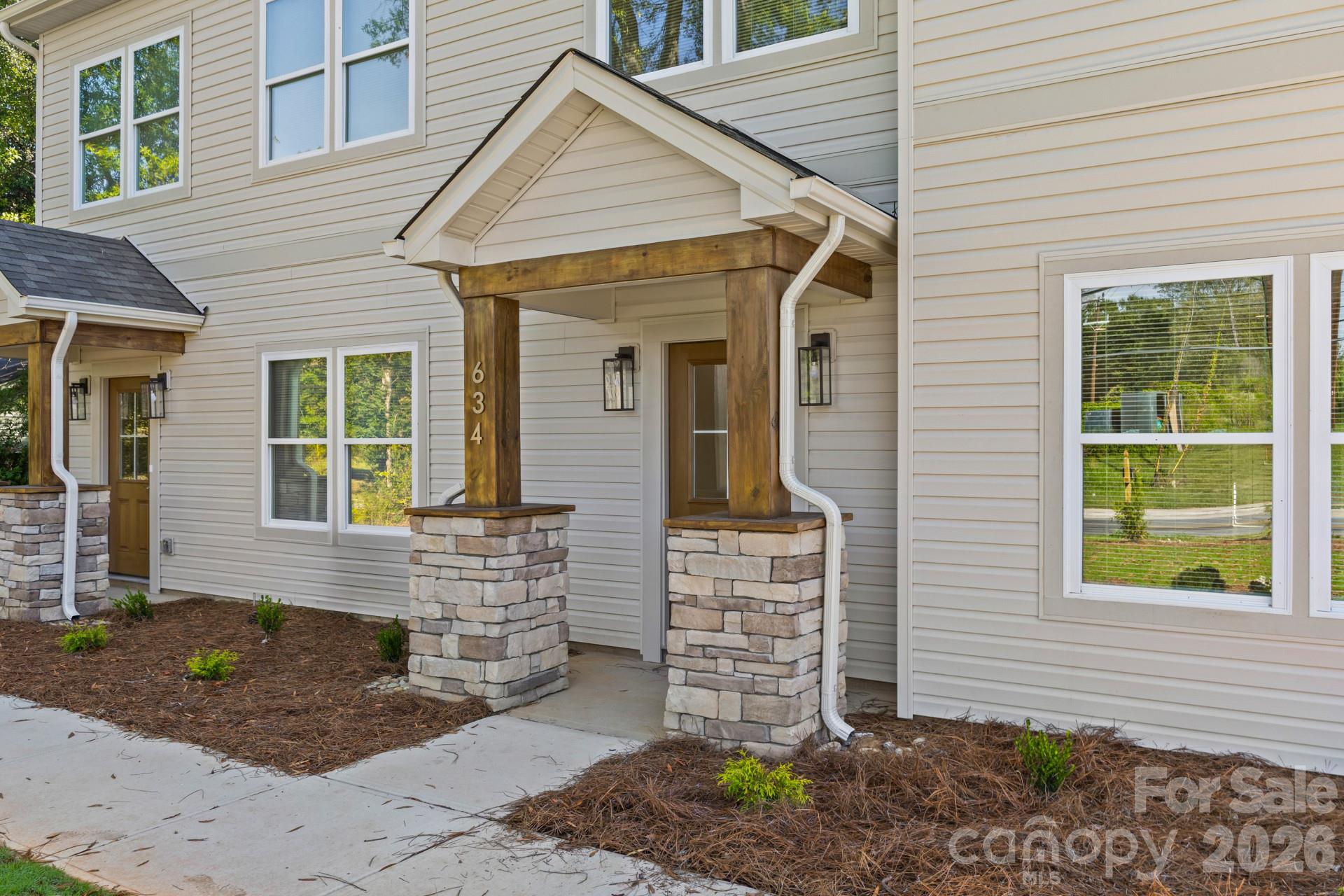 634 N Modena Street