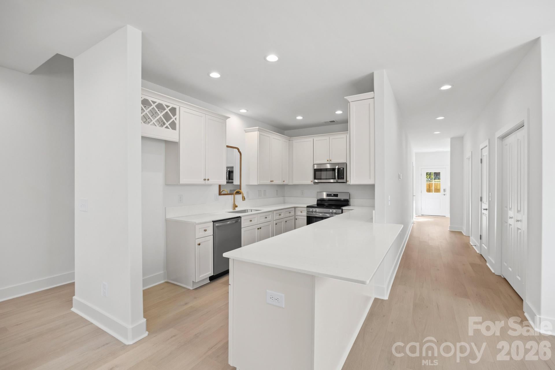 634 N Modena Street