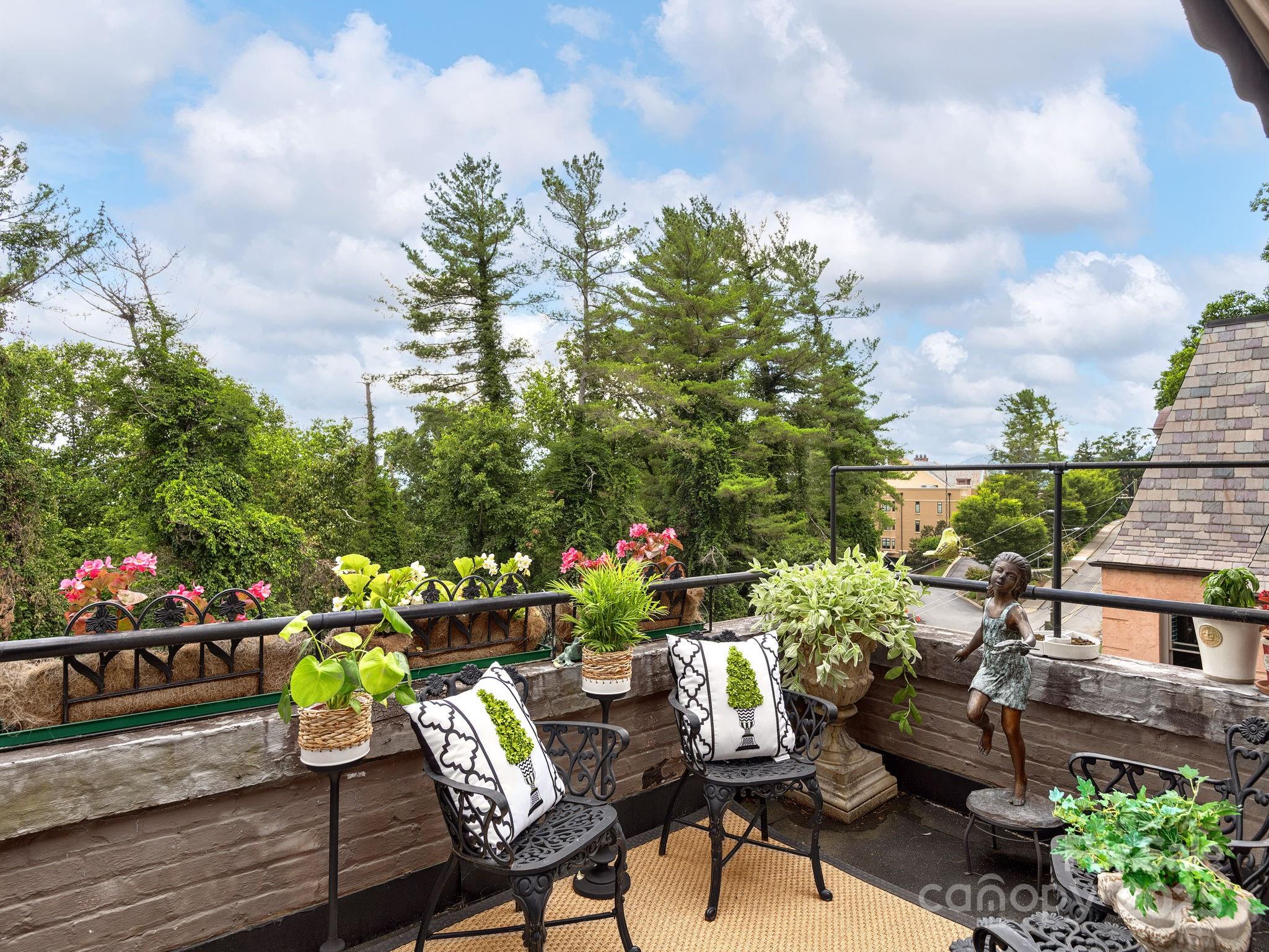 185 Macon Avenue B10