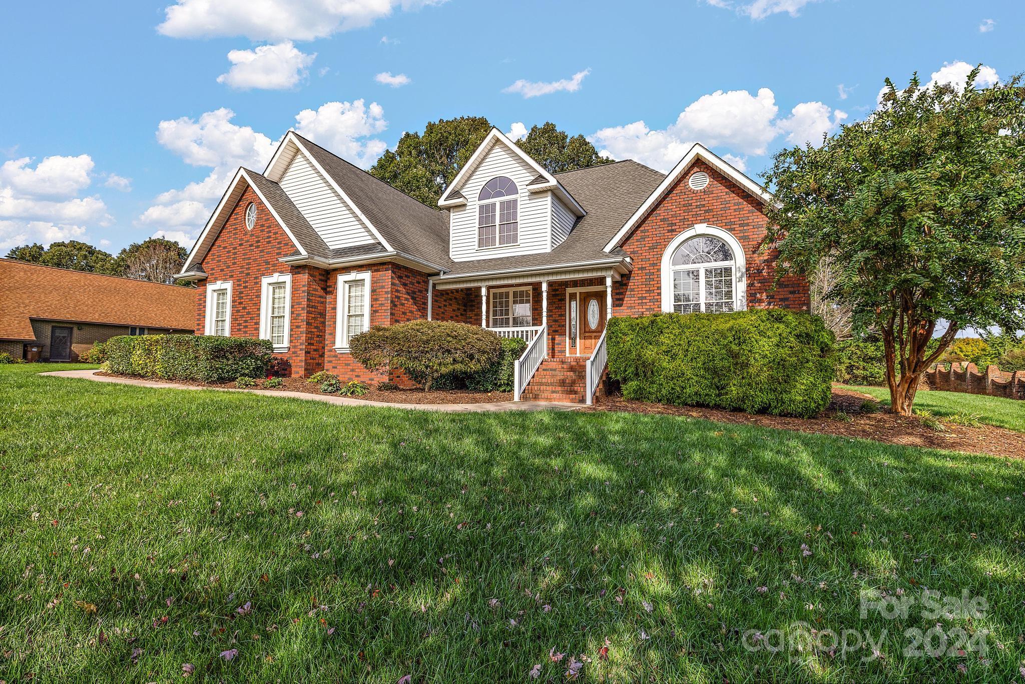 2488 Birdie Lane NE