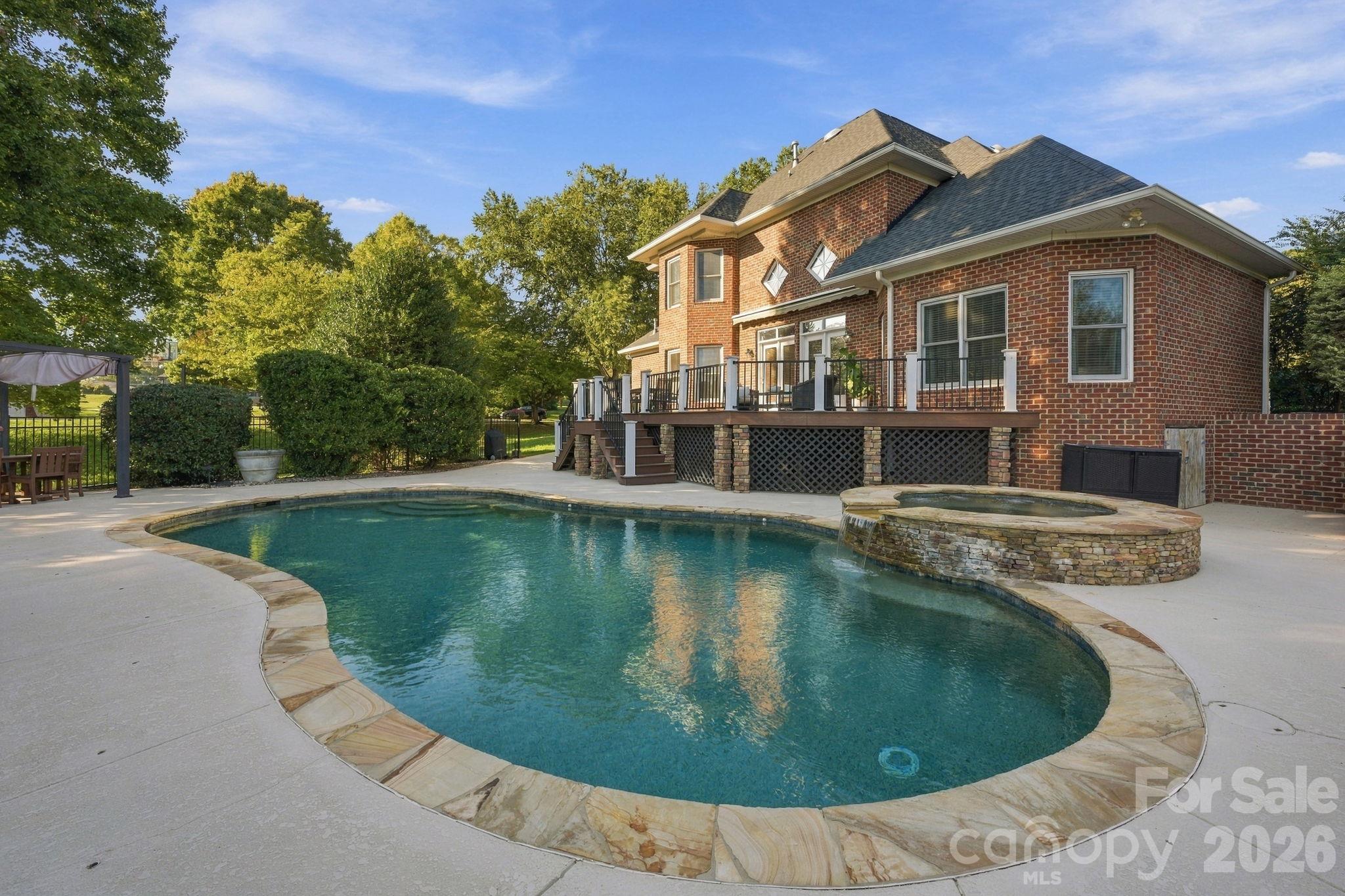105 Kings Crest Drive