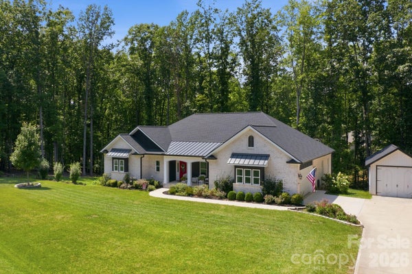 116 HARBOR RIDGE DR, STATESVILLE, NC 28677 - Image 3aa4cfe52e0891a8ecd8d8e5927fc6fc/1926027018