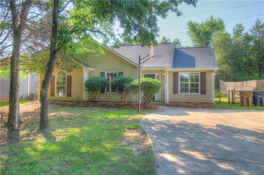 Amazing opportunity for a 3bd/2ba ranch home in Sun Valley with no HOAs. Notable features include: Granite kitchen, fenced yard, Sun Valley schools. Just minutes to I-485, Independence Blvd, Sun Valley and new Waverley area shopping. Great financing options with little downpayment.
