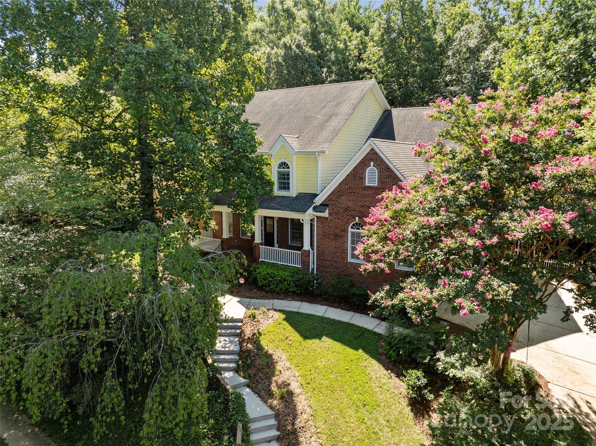 9429 Briarwick Lane