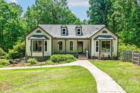 Photo of 9131 N Pine Hill Lane, Charlotte, NC 28215 (MLS # 4387977)