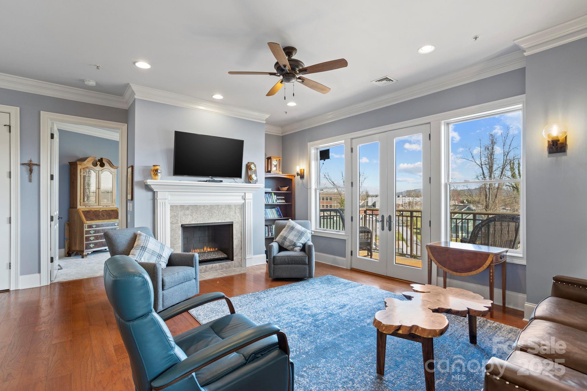 Plaza In The Mountains - Residential