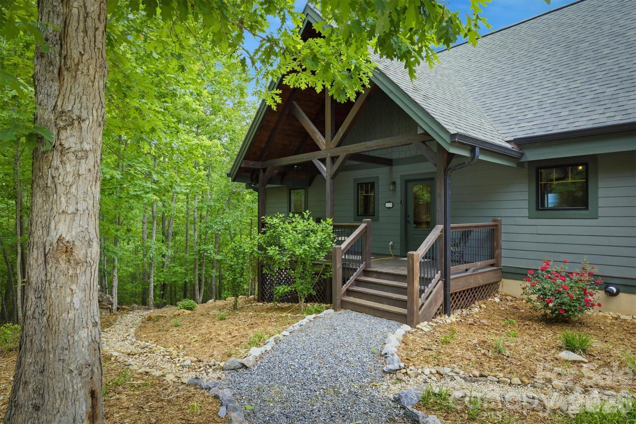 39 Lakeside Path