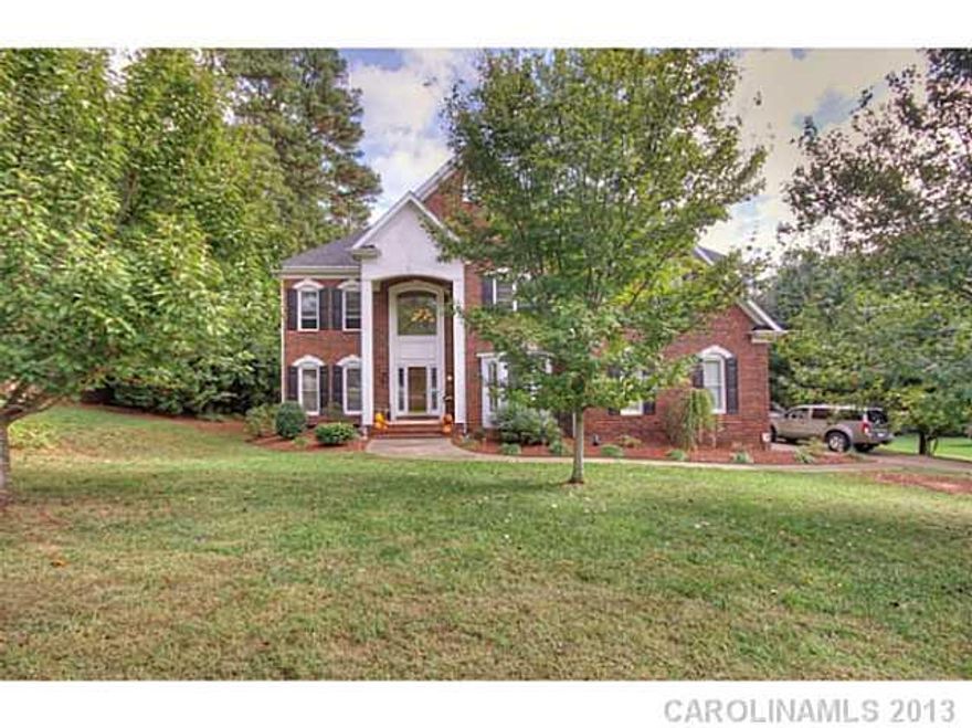 Great neighborhood atmosphere in popular North Shore location with deeded boat slip. This executive home boasts, a large chef's kitchen with double oven, stainless steel appliances and granite counters, large formal dining room with trey ceiling. Enjoy evenings on the large deck overlooking the flat back yard.