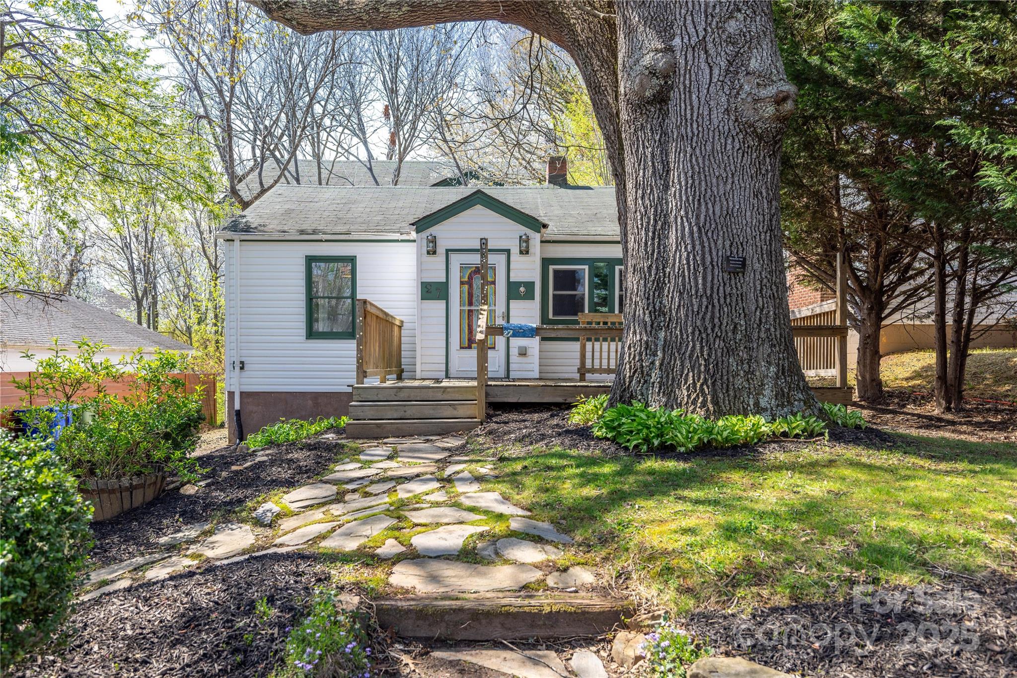 27 W Stewart Street