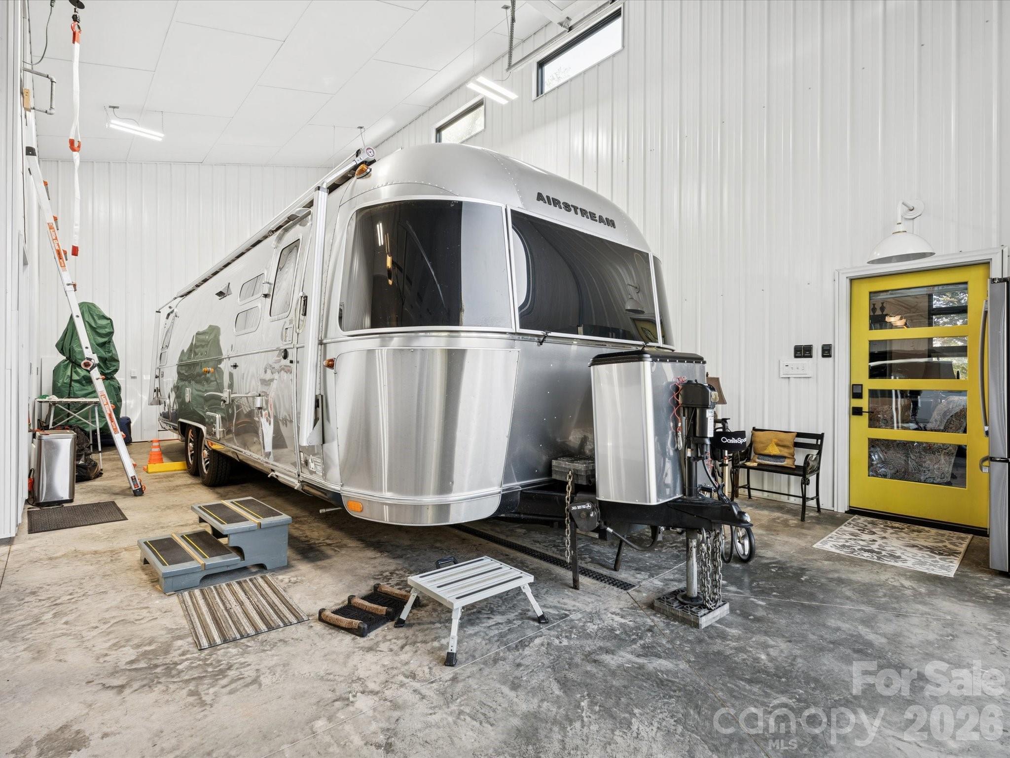 438 Country Club Acres Drive