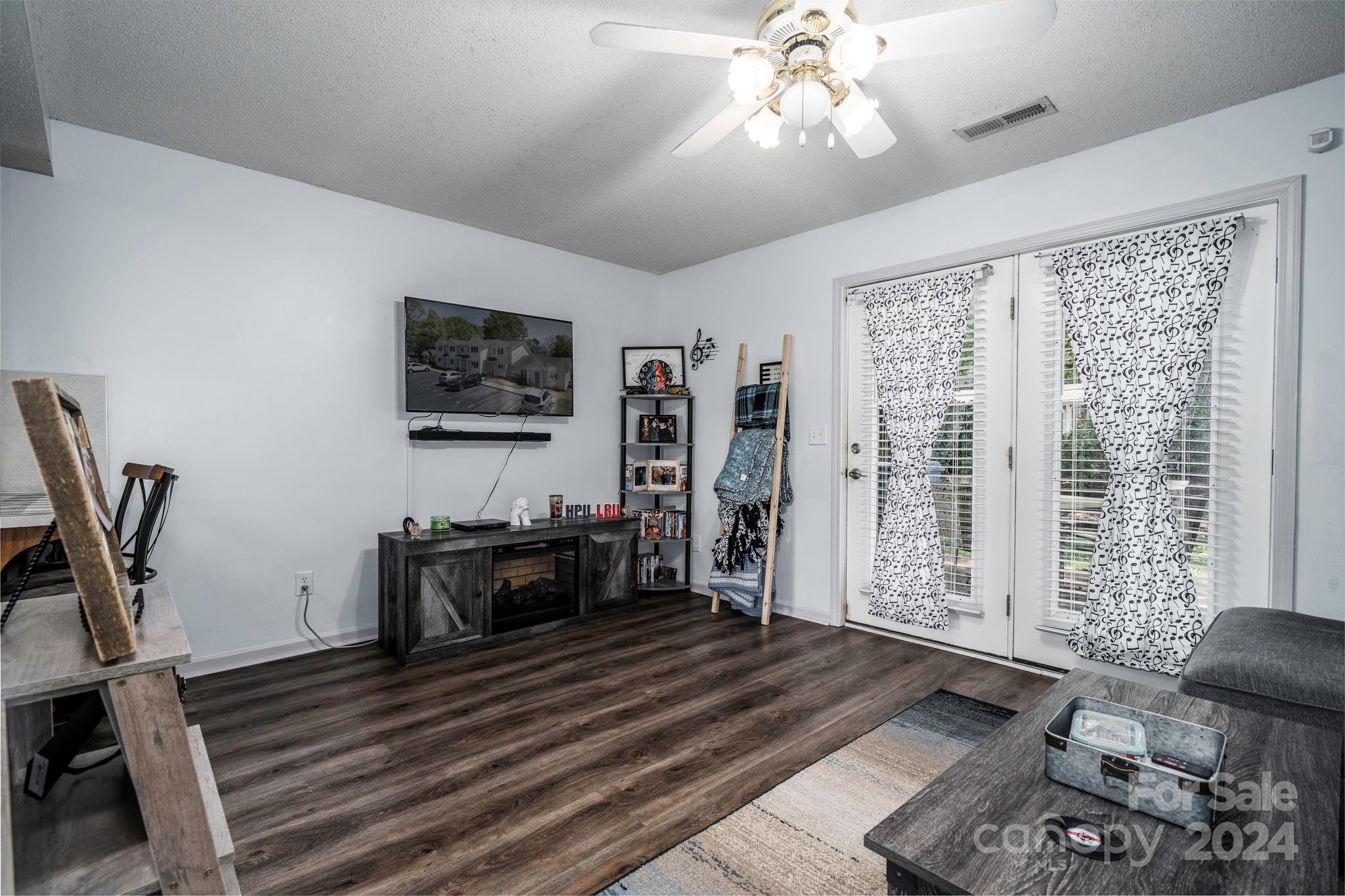 White Oak Manor - Residential