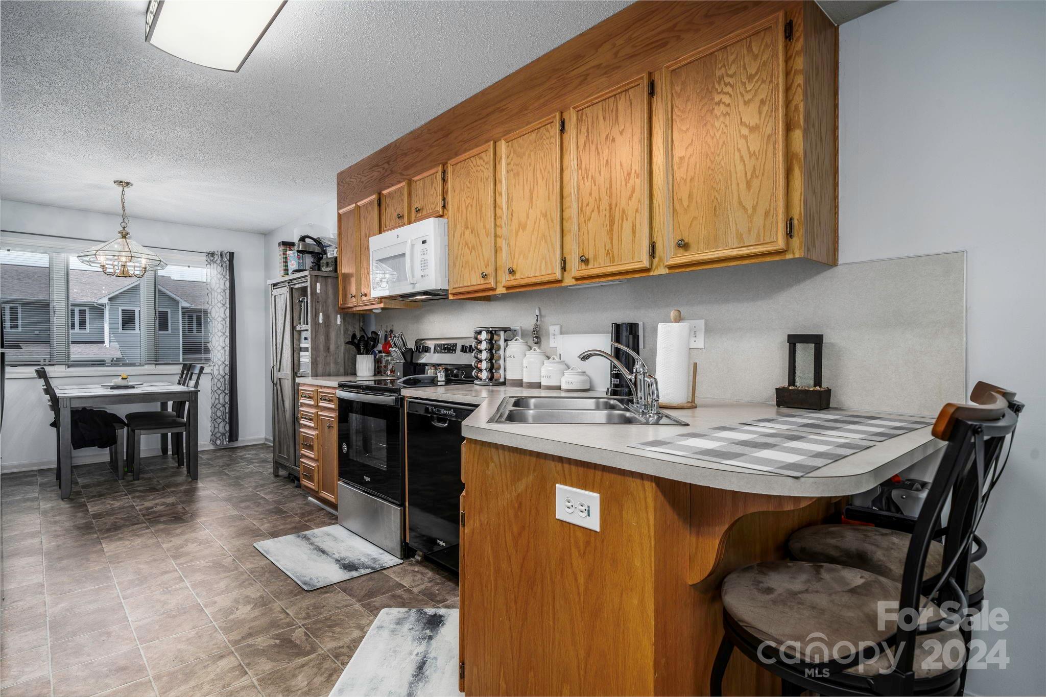 White Oak Manor - Residential