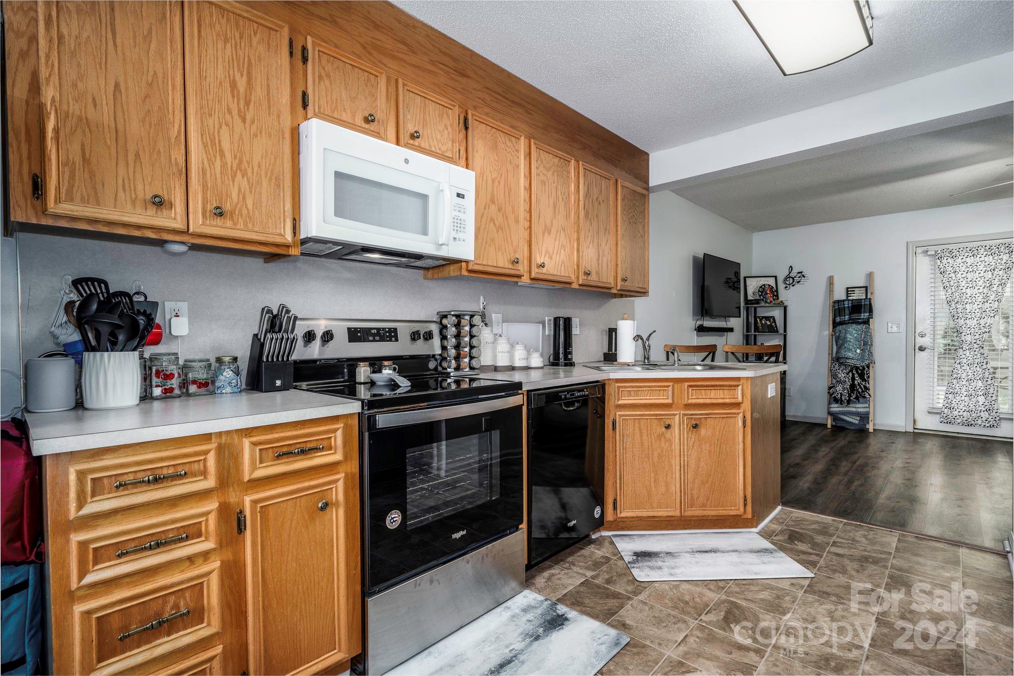 White Oak Manor - Residential