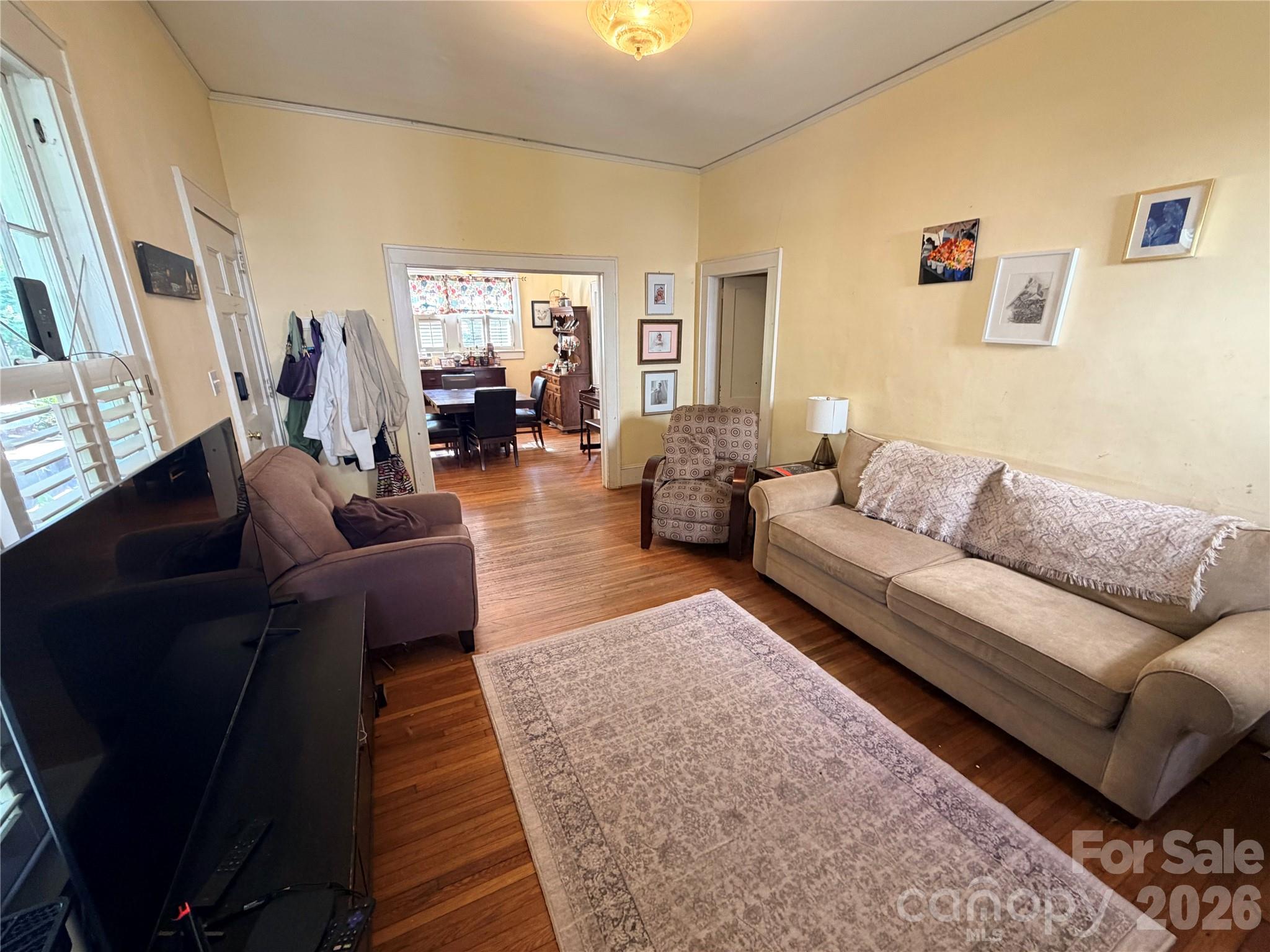 2104 Midwood Place