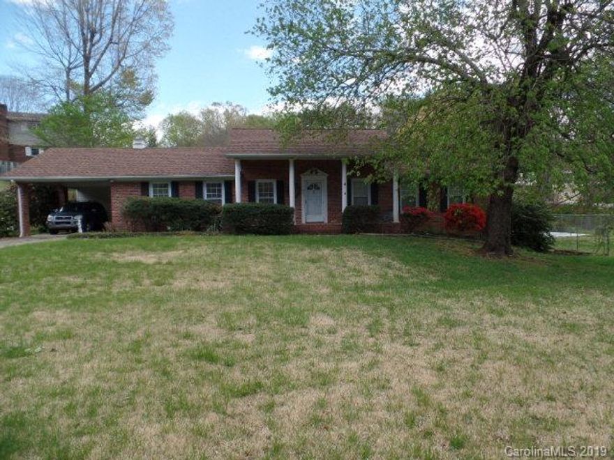 Conveniently located in the attractive neighborhood of Foxfire, this one level brick house has great potential to be the home of your dreams. It has a large living/dining, den with gas log fireplace, eat in kitchen, 3 bedrooms, 2 full baths, laundry and large full basement. There is a roomy screened porch in the backyard...and an in ground pool with fencing! The perfect home for a couple or a growing family!