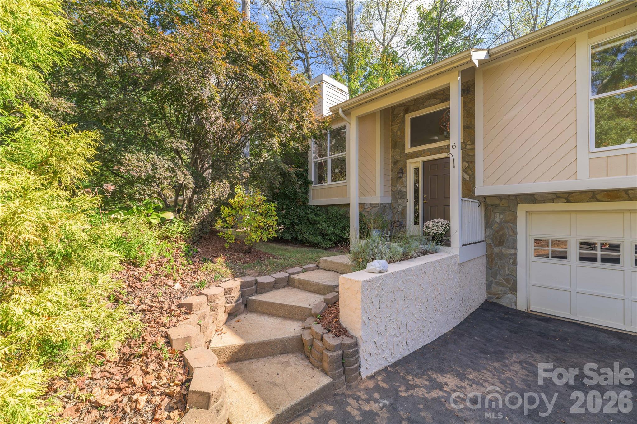 6 Eagles Nest Lane