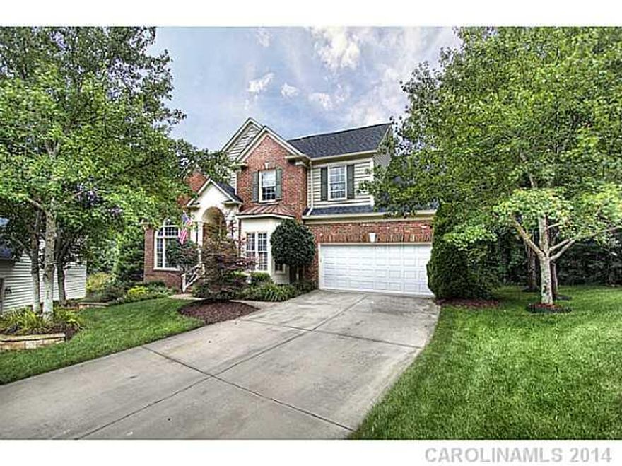 Pristine & move-in ready cul-de-sac beauty. Gorgeous hrdws greet you in the dramatic 2-stry foyer & flow thru to office, DR, kitchen & brkfst area. Chef's kit. features classic white cabinets, SS appls, granite, cntr islnd w/gas cooktop & computer desk. 2-stry GR boasts floor to ceiling windows & beautiful views of private back yard. Oversize MBR w/relaxing spa-like BA w/NEW ceramic tile! Storage!