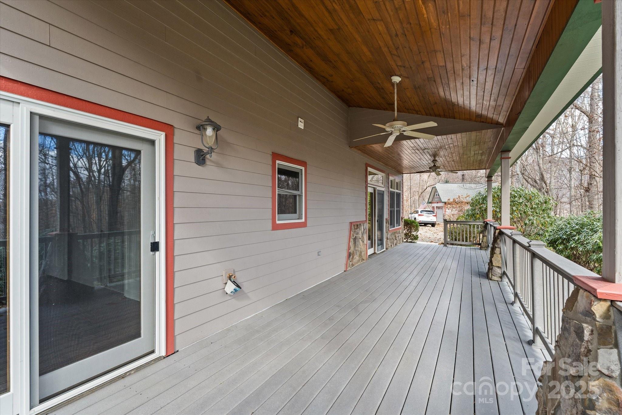 Walker-In-The-Hills - Residential