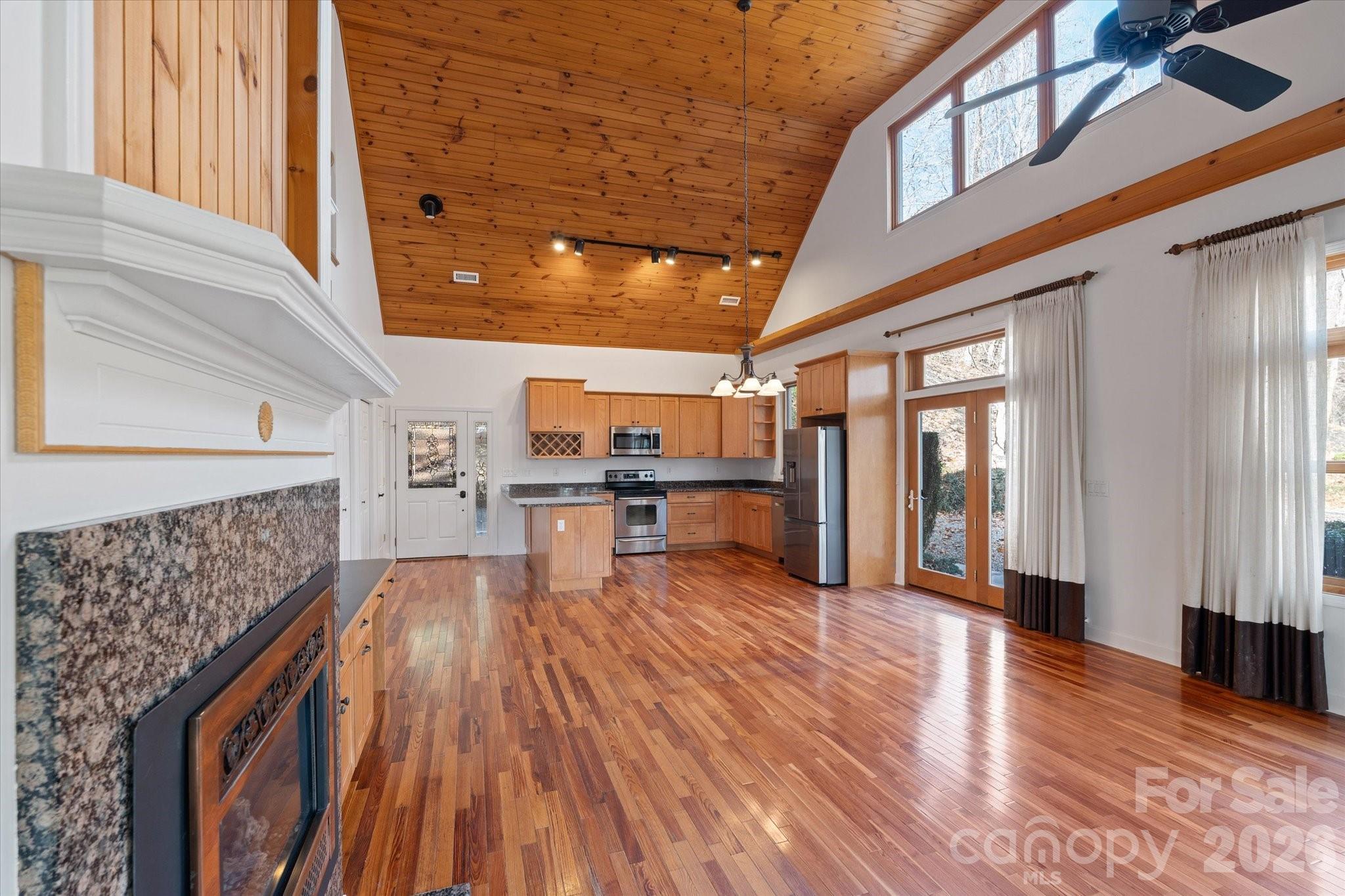 Walker-In-The-Hills - Residential
