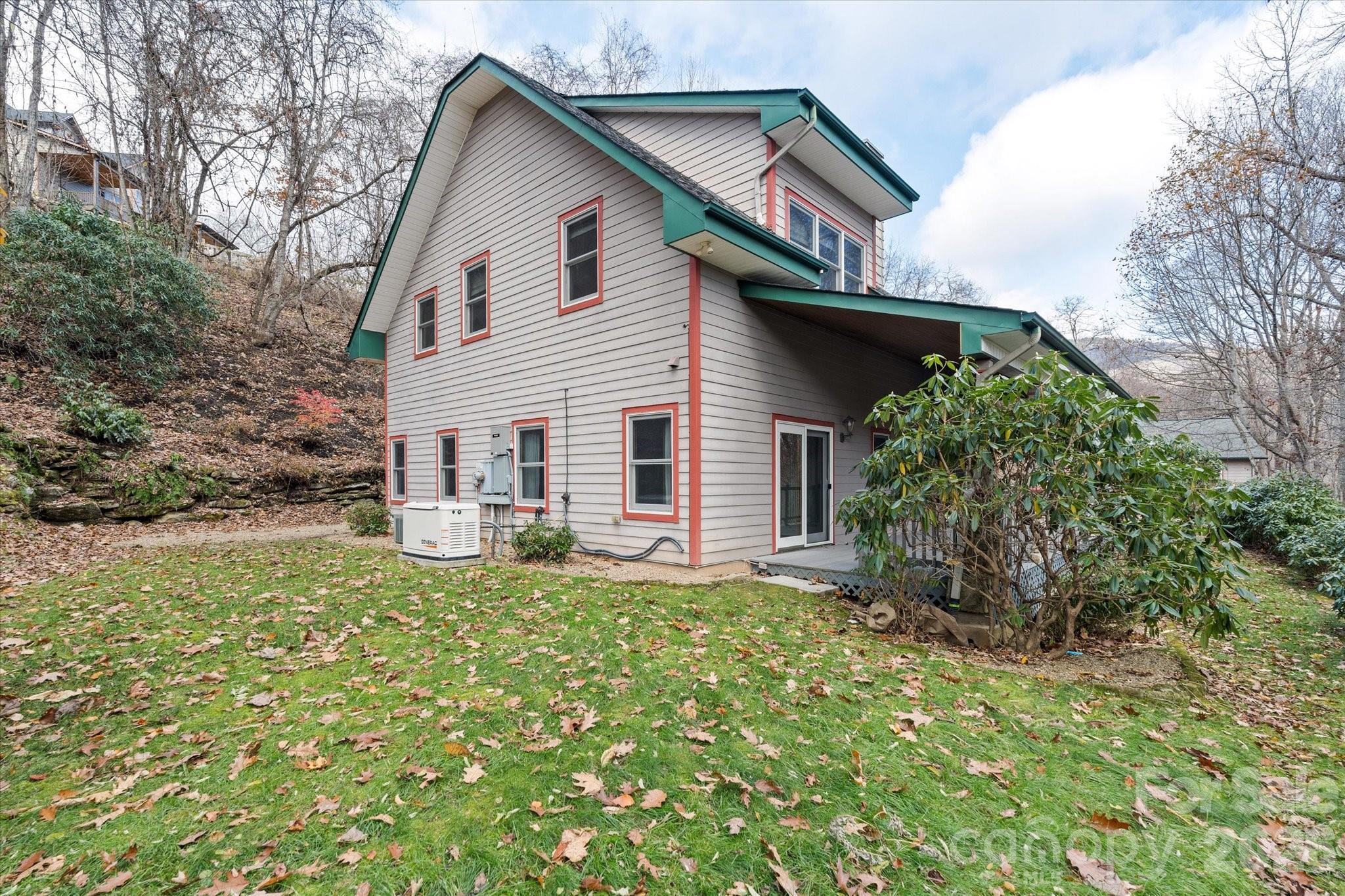 Walker-In-The-Hills - Residential