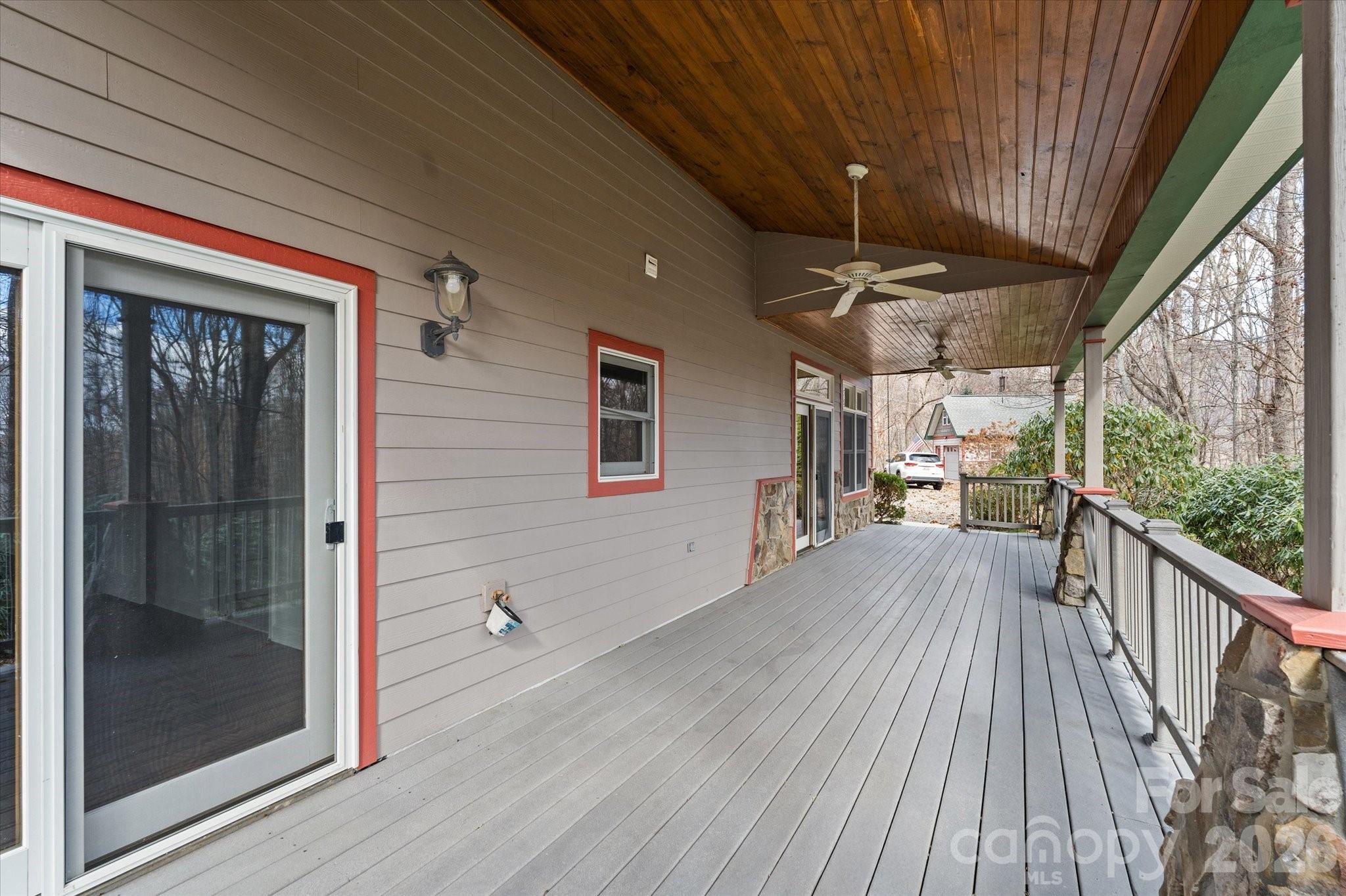 Walker-In-The-Hills - Residential