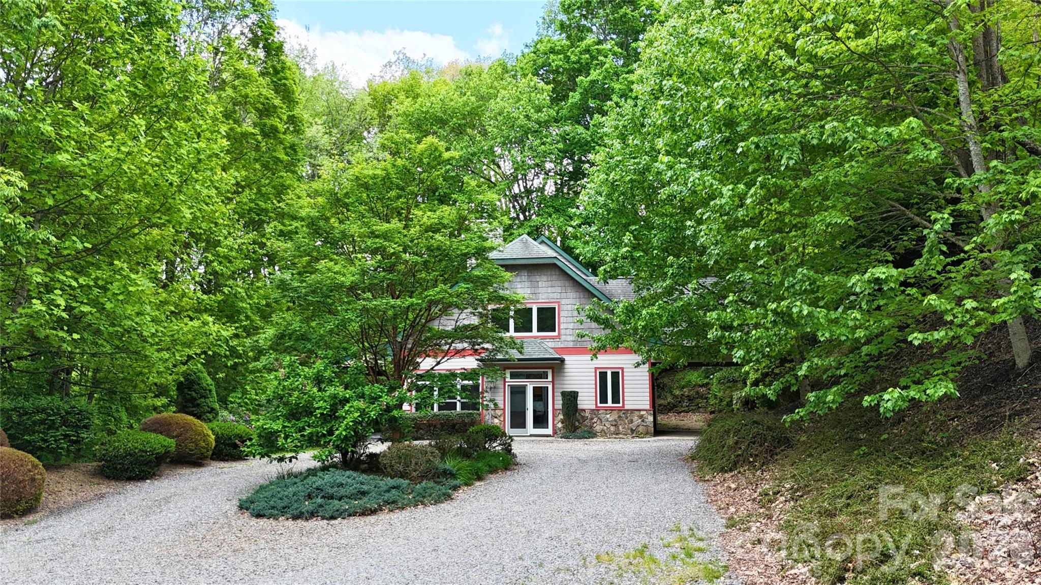 Walker-In-The-Hills - Residential