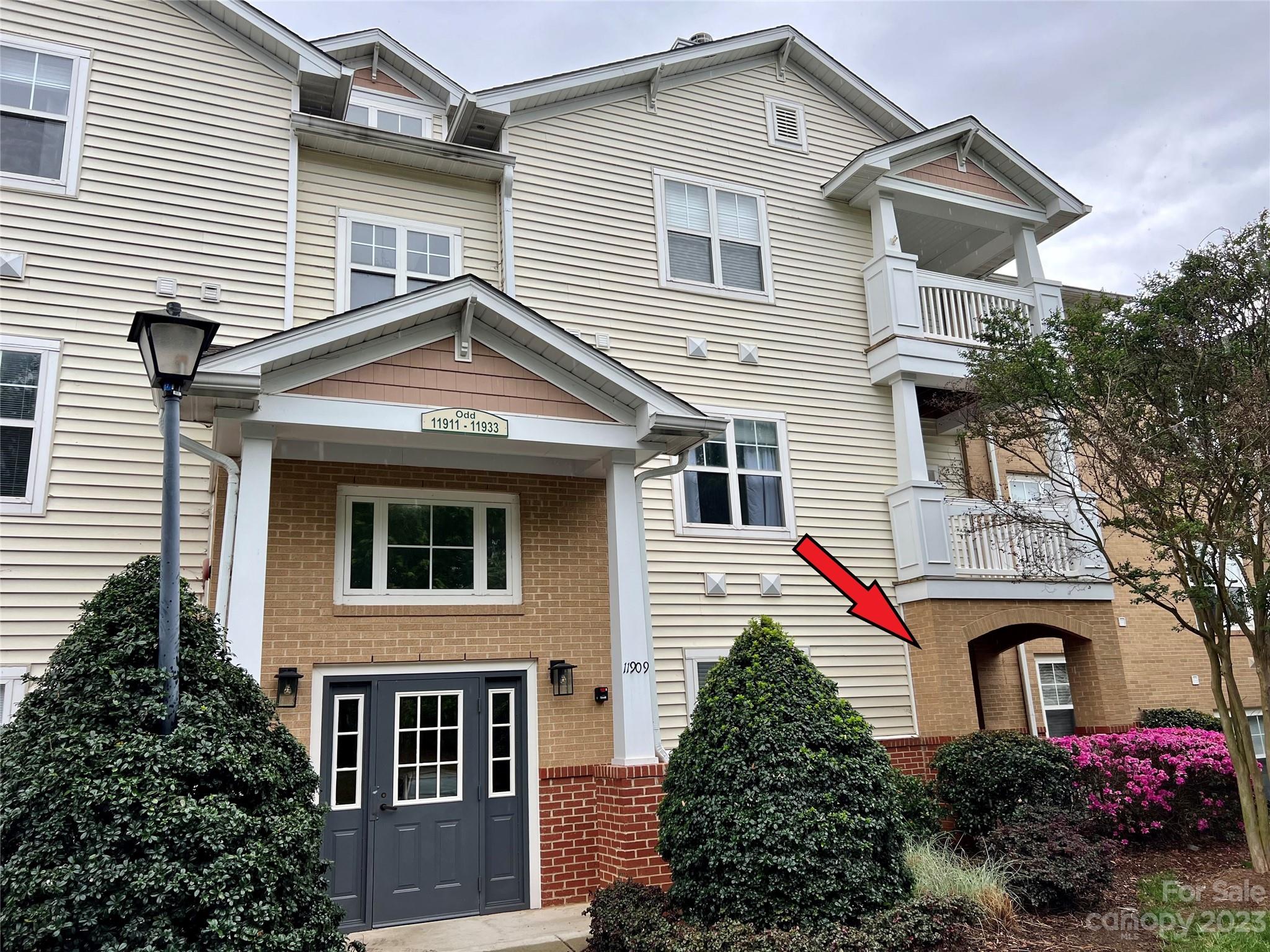 Photo 1 of 27 — 11915 Ridgeway Park Drive, Charlotte, NC 28277