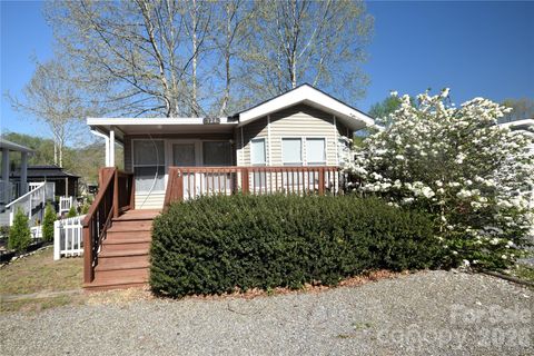 Photo of 124 Pike Point, Waynesville, NC 28785 (MLS # 4371521)