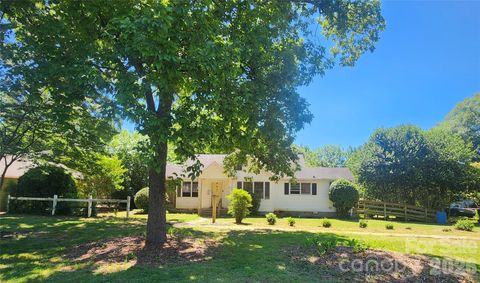 Photo of 5510 Allen Road E, Charlotte, NC 28269 (MLS # 4382534)