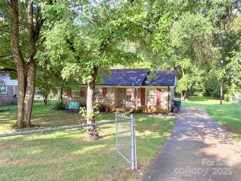 Photo of 1113 13th Street NW, Conover, NC 28613 (MLS # 4287239)