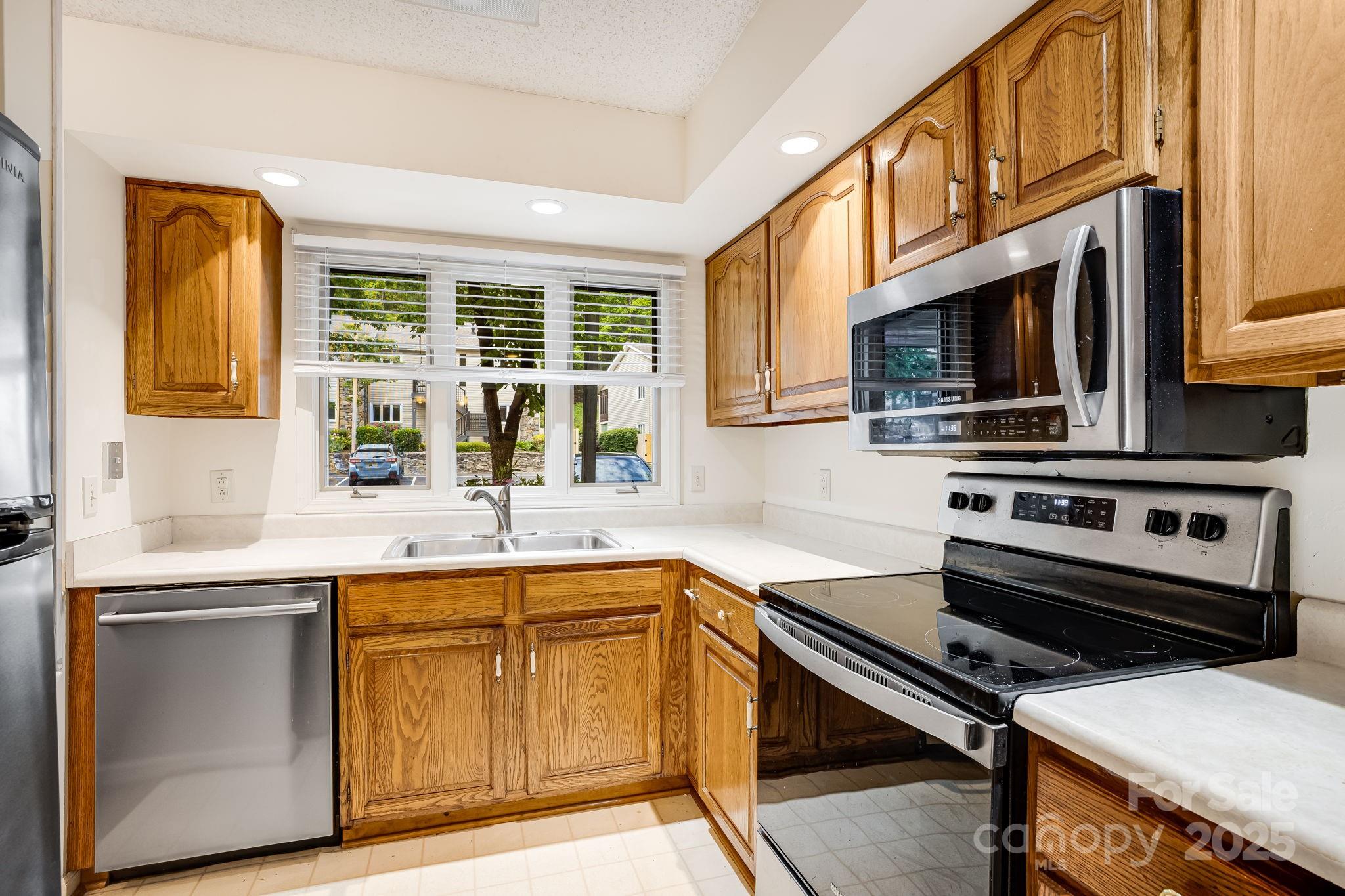 411 Britton Creek Drive 401