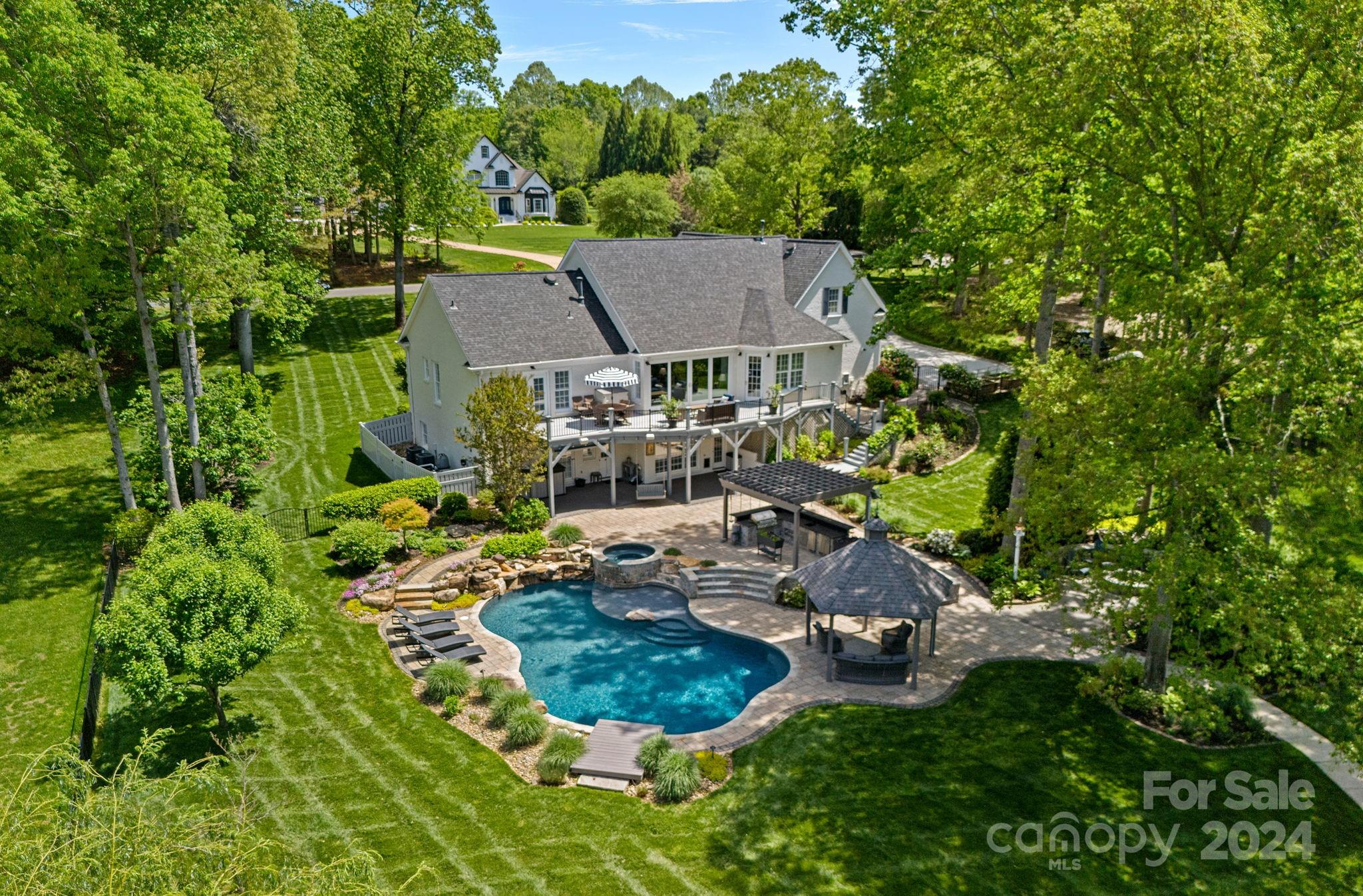 Queens Cove - Residential