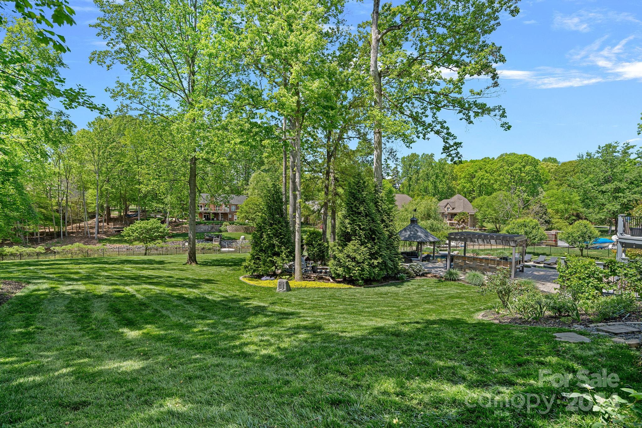 Queens Cove - Residential