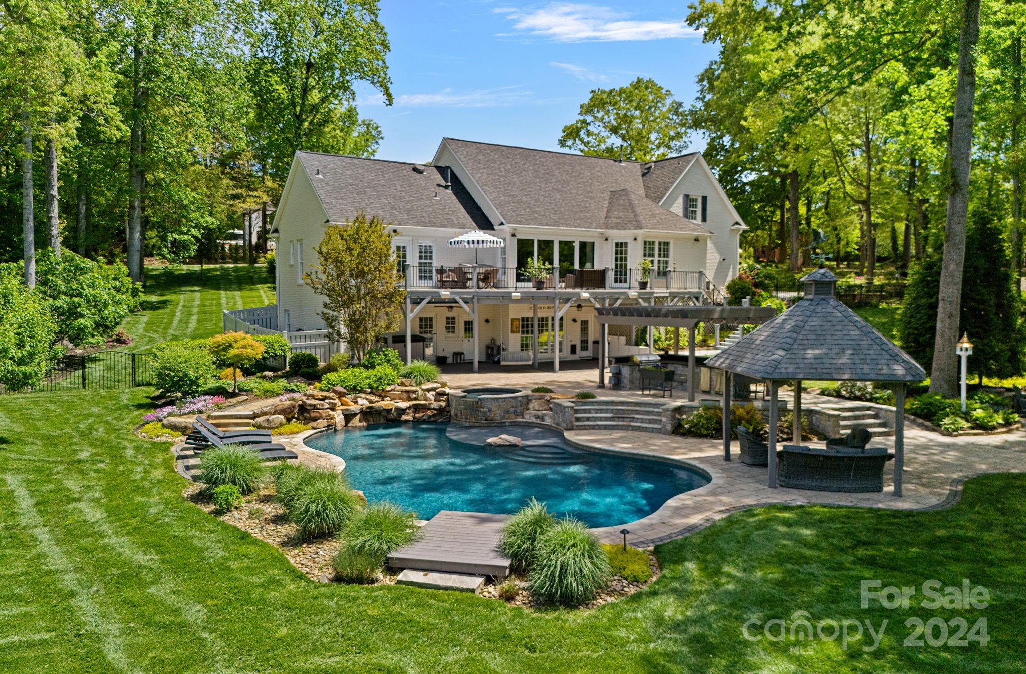 Queens Cove - Residential