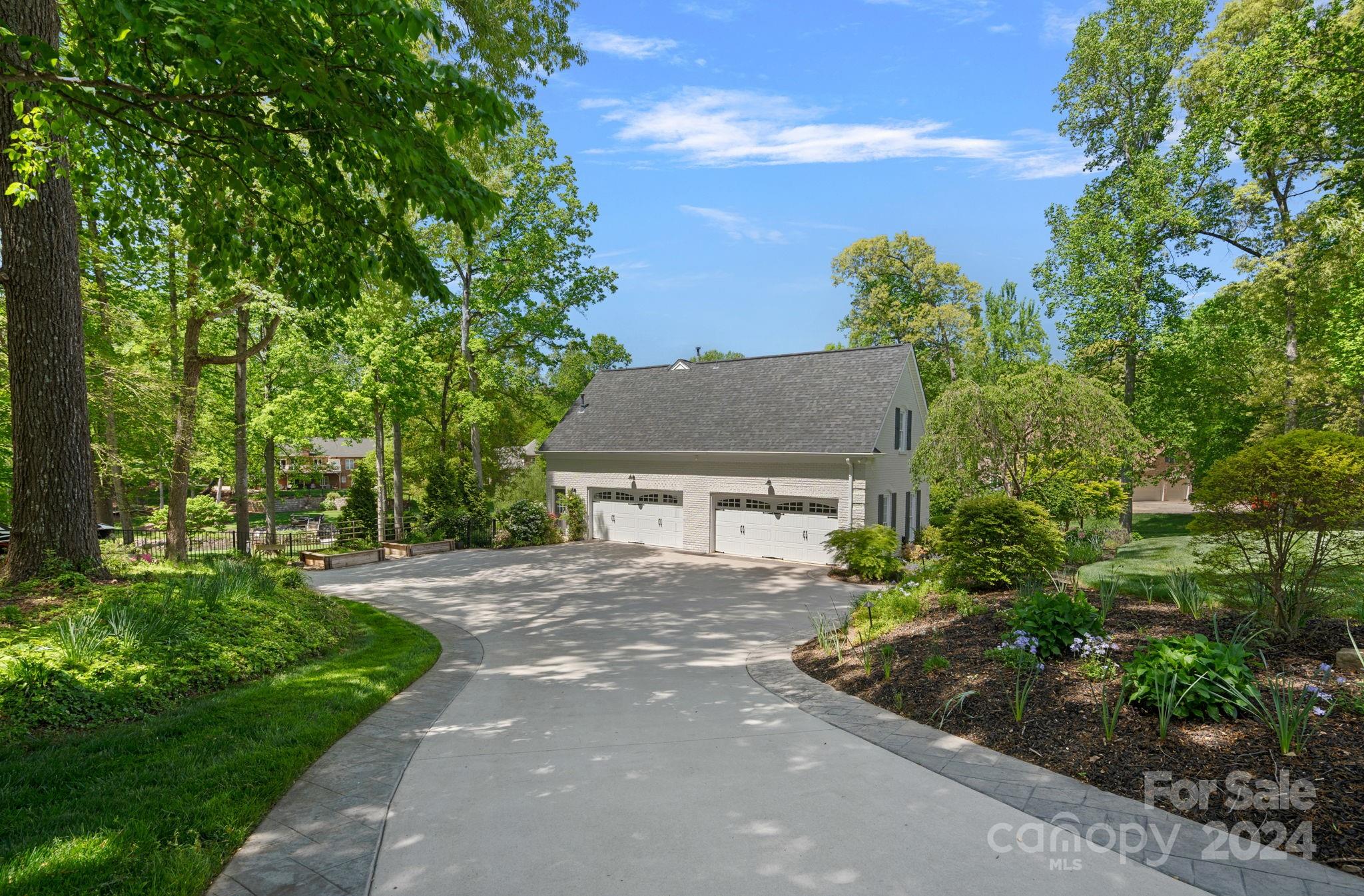 Queens Cove - Residential