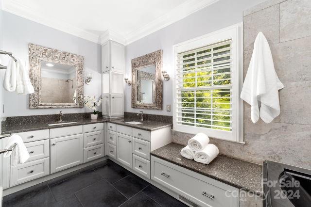 Queens Cove - Residential