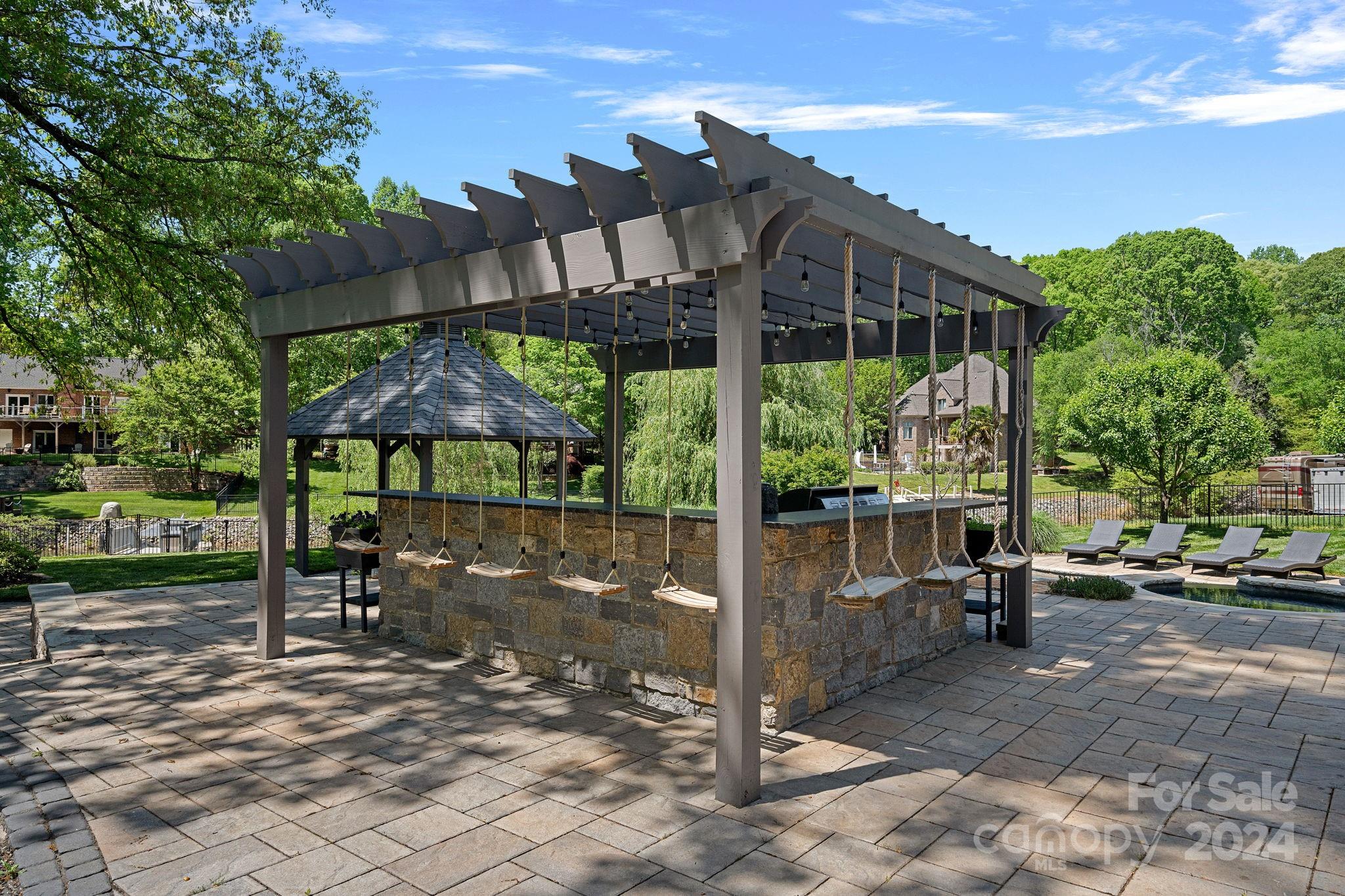 Queens Cove - Residential