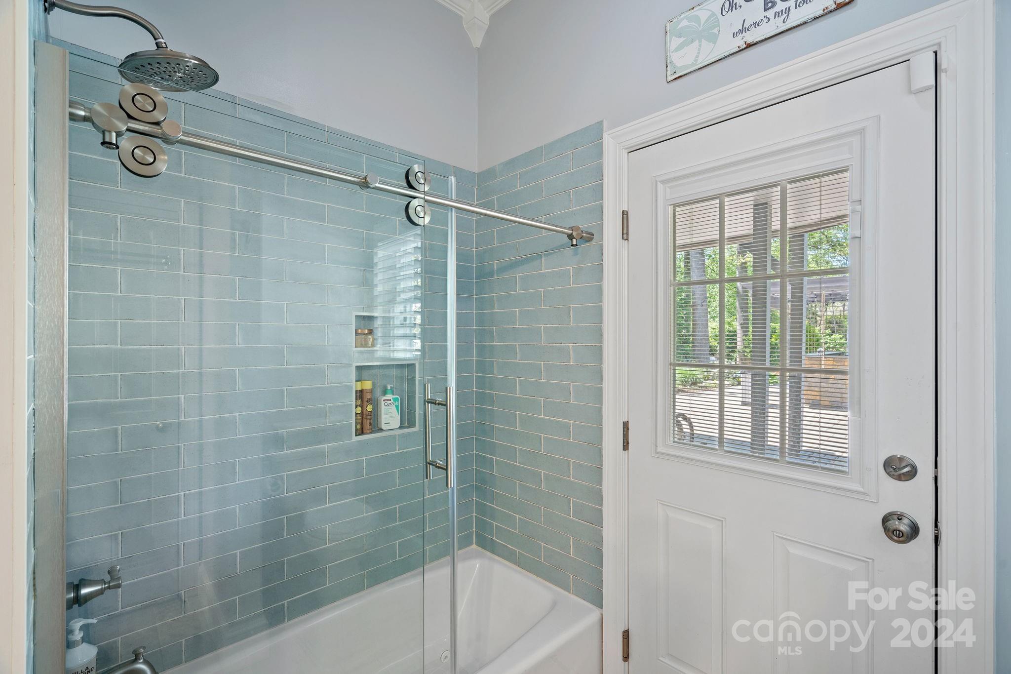 Queens Cove - Residential